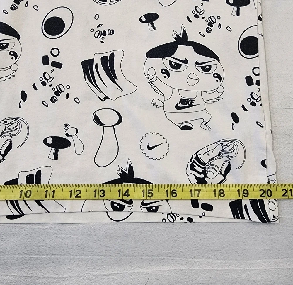 Nike Men's White & Black Character Graphic Tee Shirt Baggy 100% Cotton, sz MD